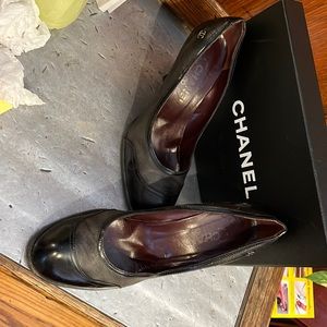 CHANEL traditional lamb skin pumps size 41